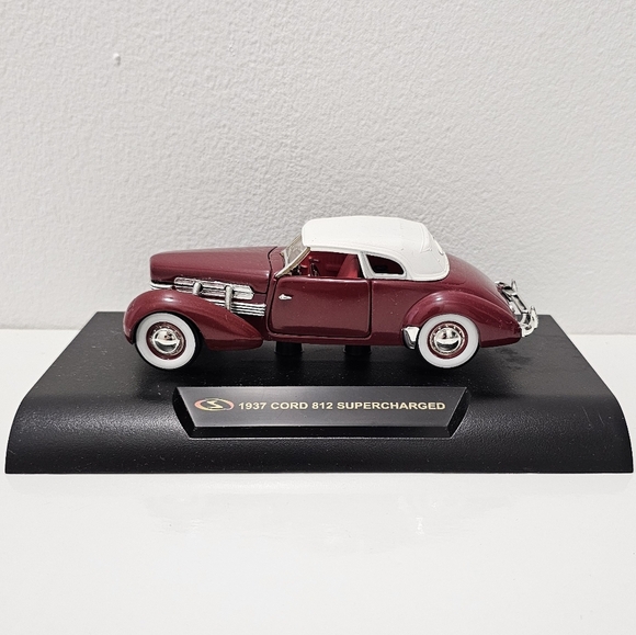 Signature Models 1937 Cord 812 Supercharged Coupe Diecast Car Model - Picture 10 of 15